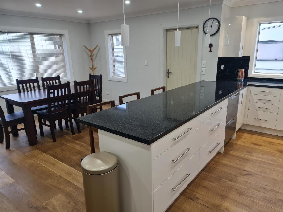 Brand New Home - Central Masterton Extérieur photo